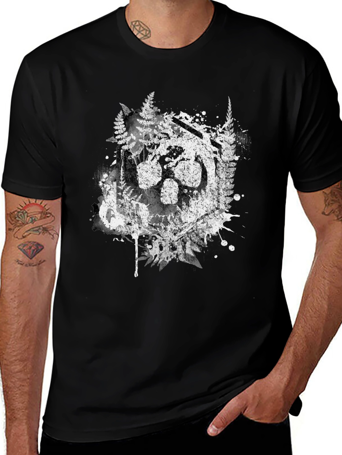 Nature Wolf Paw Print Graphic Tee - Black
