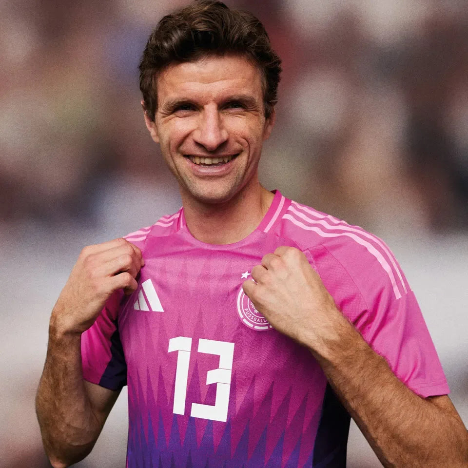 2024/25 Germany 1:1 Quality Away Pink Fans Soccer Jersey Detail 4